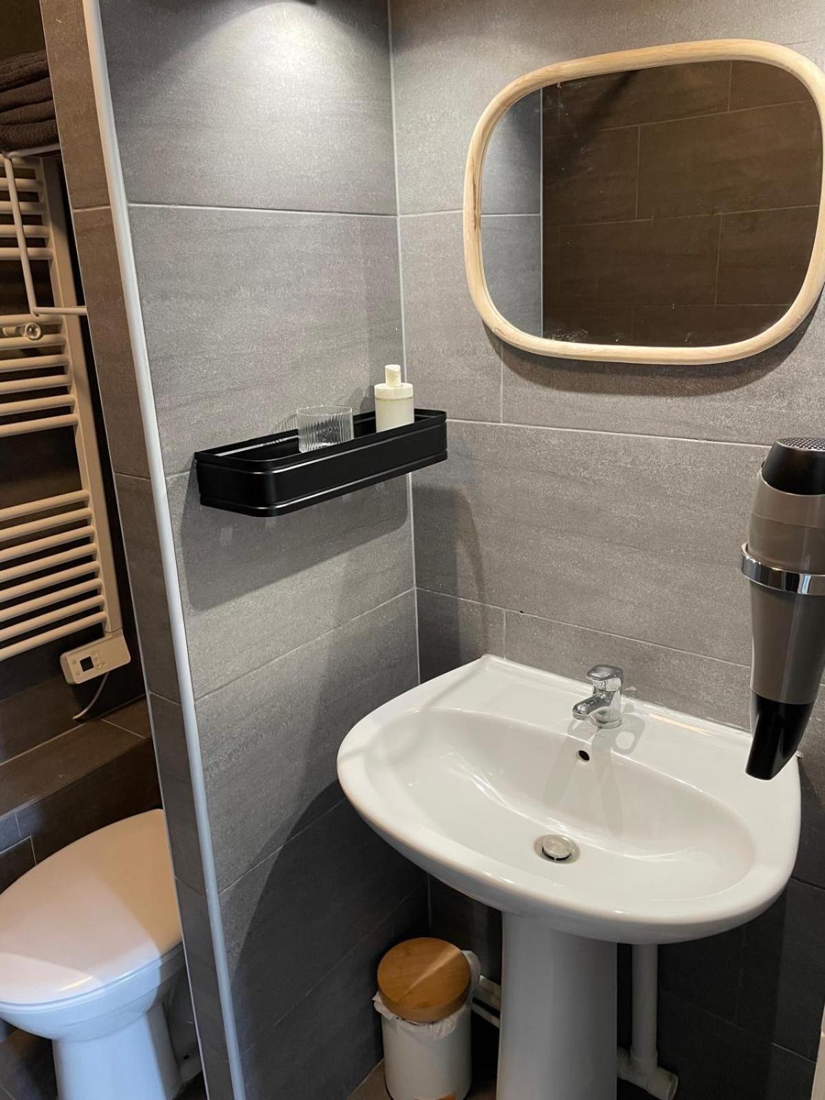 A 10Min De Paris La Defense Et Roland Garros Appartement Tout Confort Avec Parking Et Climatisation Rueil-Malmaison Extérieur photo